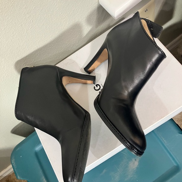 D&G Shoes - D&G Black Leather Heeled Ankle Boots with Gold Charms Lock & Keys All Original